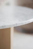 Bild på BROOKSVILLE soffbord runt Ø90 vit marmor/vitpigment ek